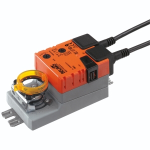 Bild von Belimo Schnellläufer-Drehantrieb, 2 Nm, AC 100...240 V, Auf/Zu, 3-Punkt, 35 s, 1x SPDT, Formschluss 8x8 mm, IP54, Art.Nr. :TMC230A-S-F